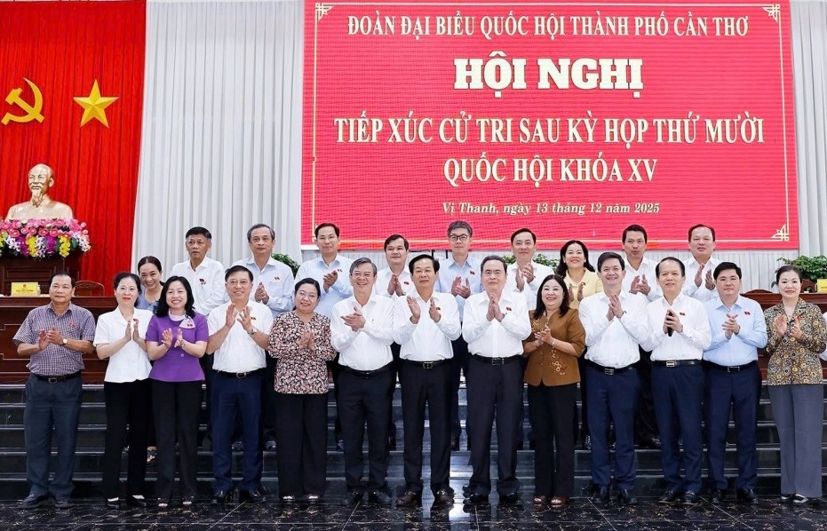 Chủ tịch Quốc hội Trần Thanh Mẫn tiếp xúc cử tri tại Cần Thơ