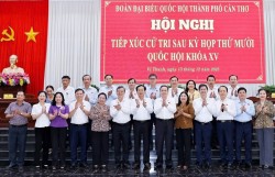 Chủ tịch Quốc hội Trần Thanh Mẫn tiếp xúc cử tri tại Cần Thơ