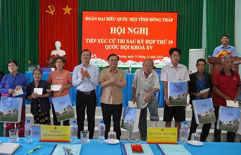 Đoàn đại biểu Quốc hội tỉnh Đồng Tháp tiếp xúc cử tri xã Tân Dương