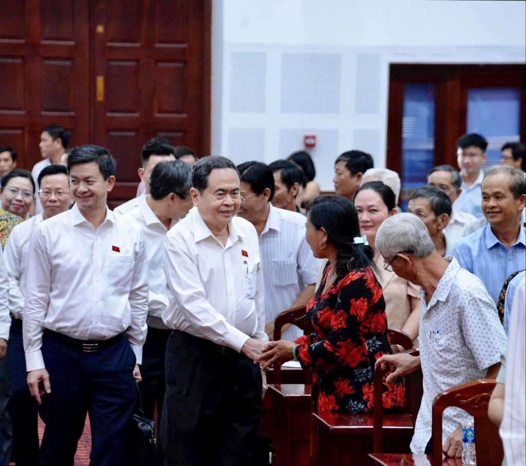 Chủ tịch Quốc Hội Trần Thanh Mẫn thăm hỏi cử tri