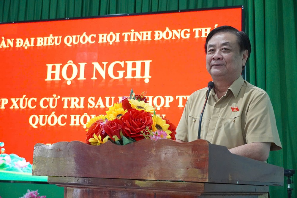 í Lê Minh Hoan, Ủy viên Ban Chấp hành Trung ương Đảng, Phó Chủ tịch Quốc hội phát biểu tại buổi tiếp xúc cử tri.