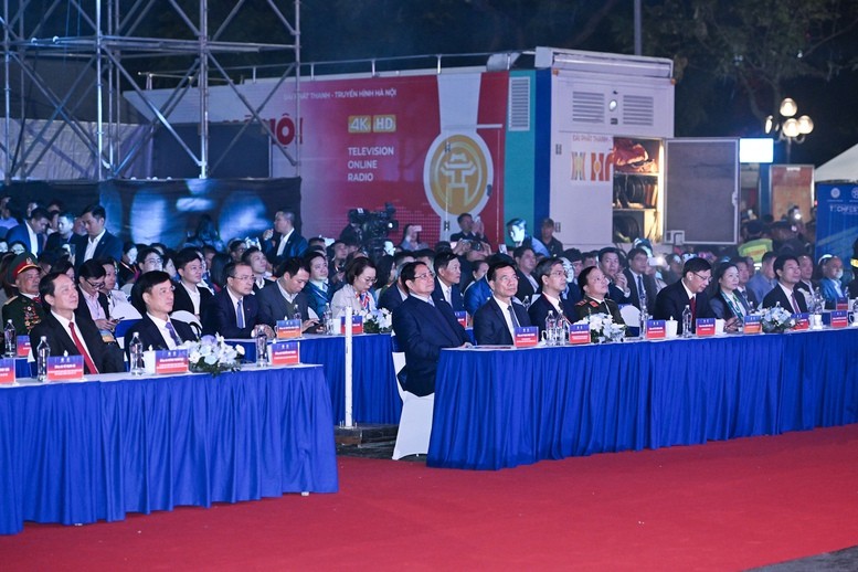 Thủ tướng Chính phủ Phạm Minh Chính cùng các đại biểu dự Ngày hội khởi nghiệp sáng tạo Việt Nam năm 2025 (TECHFEST Việt Nam 2025) - Ảnh: VGP/Nhật Bắc