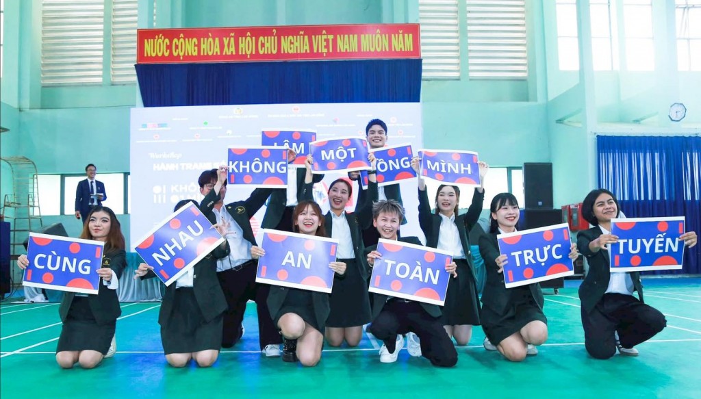 “Chiến dịch Không một mình – Cùng nhau an toàn trực tuyến” Giúp học sinh an toàn trên không gian mạng (Ảnh: Sở GDĐT)