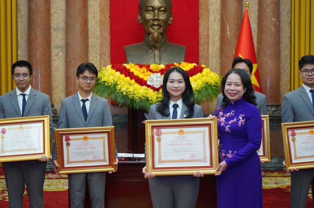 Trao tặng Huân chương Lao động hạng Ba cho tân Học viện An ninh Nhân dân Trao tặng Huân chương Lao động hạng Ba cho tân Học viện An ninh Nhân dân