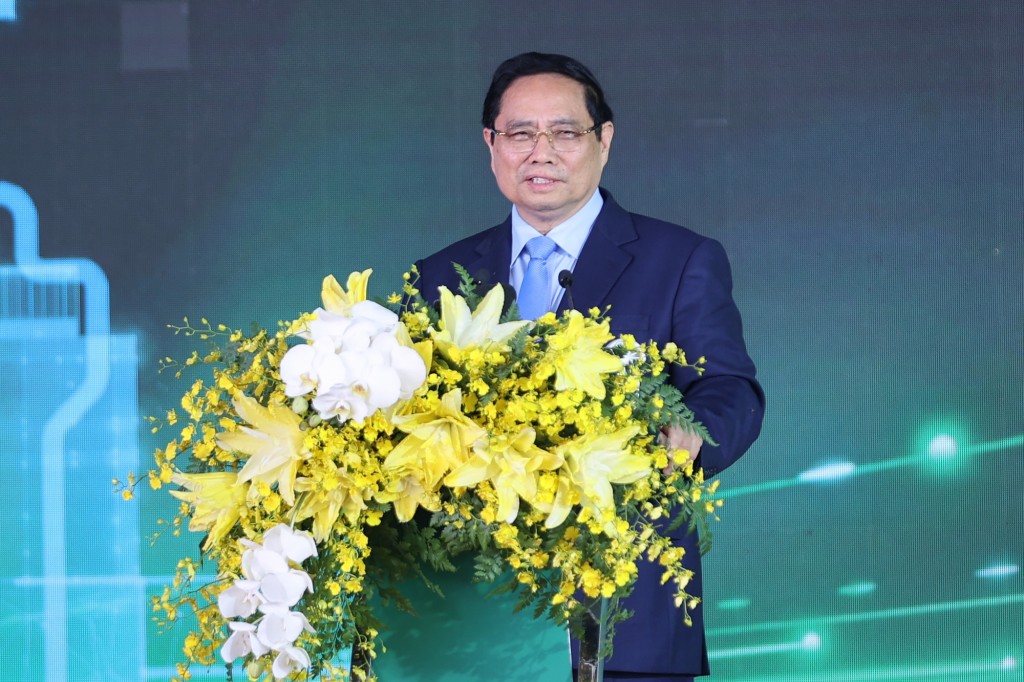 Thủ tướng khẳng định, với hơn 9 tỷ kWh điện cung cấp mỗi năm từ Dự án, việc đưa vào vận hành tổ hợp nhà máy LNG đầu tiên của Việt Nam đã đặt nền móng cho thị trường điện khí của đất nước - Ảnh: VGP/Nhật Bắc