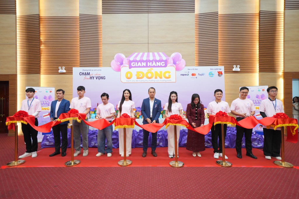 “Chạm sẻ chia, Trao hy vọng”: Tầm soát ung thư miễn phí cho 2.010 phụ nữ yếu thế