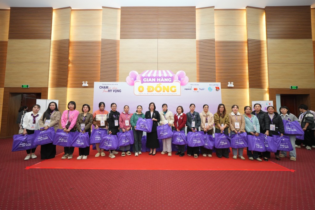 “Chạm sẻ chia, Trao hy vọng”: Tầm soát ung thư miễn phí cho 2.010 phụ nữ yếu thế