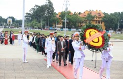 Học sinh, sinh viên dân tộc thiểu số Thủ đô báo công dâng Bác