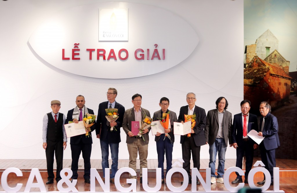 Các tác giả nước ngoài đạt giải Cống hiến