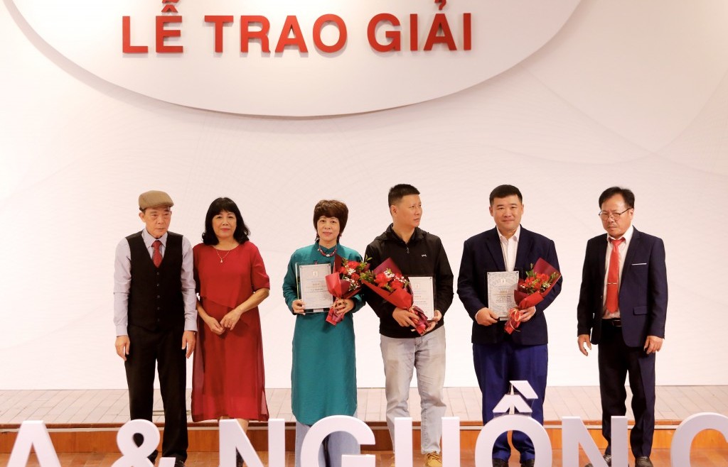 Thơ ca kết nối nguồn cội, lan tỏa những giá trị nhân văn