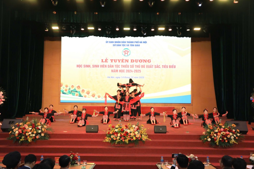 Tuyên dương 200 học sinh, sinh viên dân tộc thiểu số tiêu biểu Tuyên dương 200 học sinh, sinh viên dân tộc thiểu số tiêu biểu