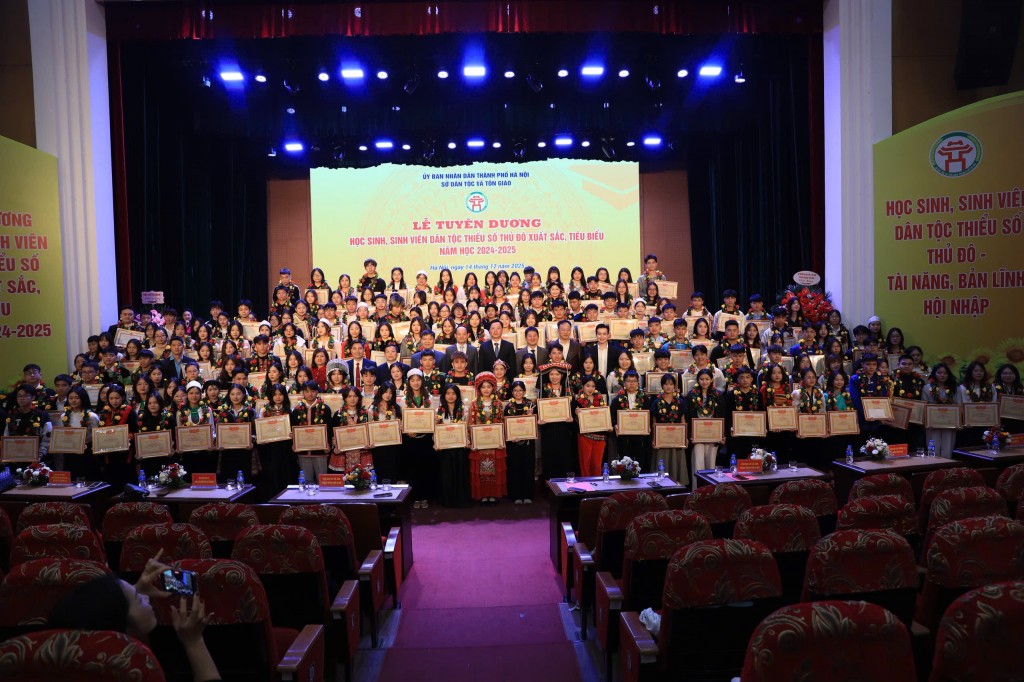 Tuyên dương 200 học sinh, sinh viên dân tộc thiểu số Thủ đô xuất sắc, tiêu biểu năm học 2024-2025 Tuyên dương 200 học sinh, sinh viên dân tộc thiểu số Thủ đô xuất sắc, tiêu biểu năm học 2024-2025