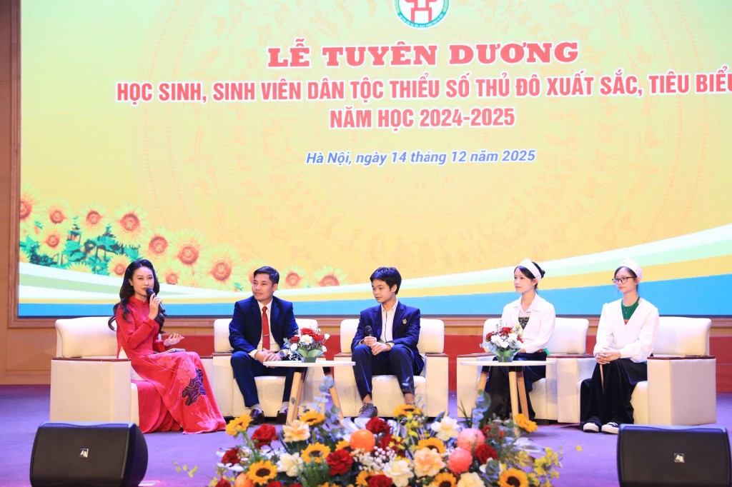 Thầy giáo và các em học sinh, sinh viên dân tộc thiểu số Thủ đô chia sẻ kinh nghiệm vươn lên trong học tập Thầy giáo và các em học sinh, sinh viên dân tộc thiểu số Thủ đô chia sẻ kinh nghiệm vươn lên trong học tập