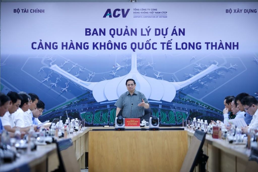 Tại cuộc họp với các bộ ngành, địa phương, cơ quan, Thủ tướng Phạm Minh Chính ghi nhận, biểu dương sự nỗ lực, trách nhiệm, sáng tạo của các bộ, ngành, địa phương, chủ đầu tư - Ảnh: VGP/Nhật Bắc