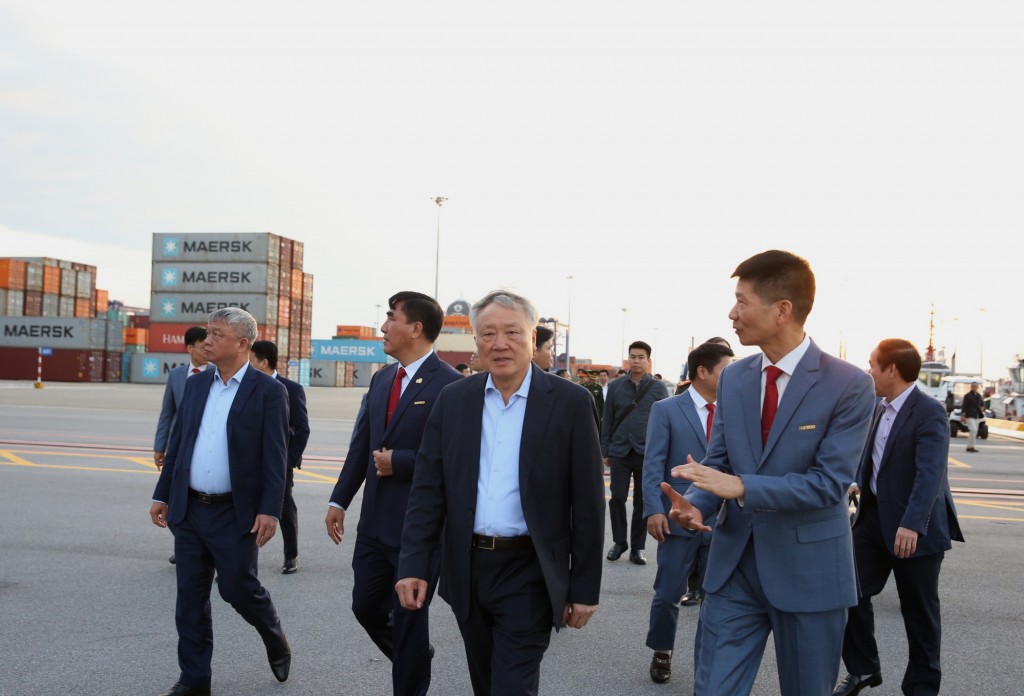 Phó Thủ tướng Thường trực Chính phủ Nguyễn Hòa Bình thăm Cảng container Quốc tế Hateco Hải Phòng - Ảnh: VGP/Nguyễn Hoàng