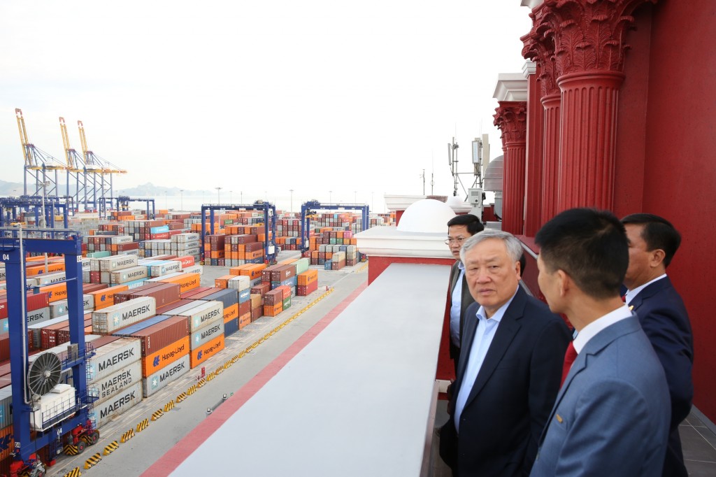 Phó Thủ tướng Thường trực Chính phủ Nguyễn Hòa Bình thăm Cảng container Quốc tế Hateco Hải Phòng - Ảnh: VGP/Nguyễn Hoàng