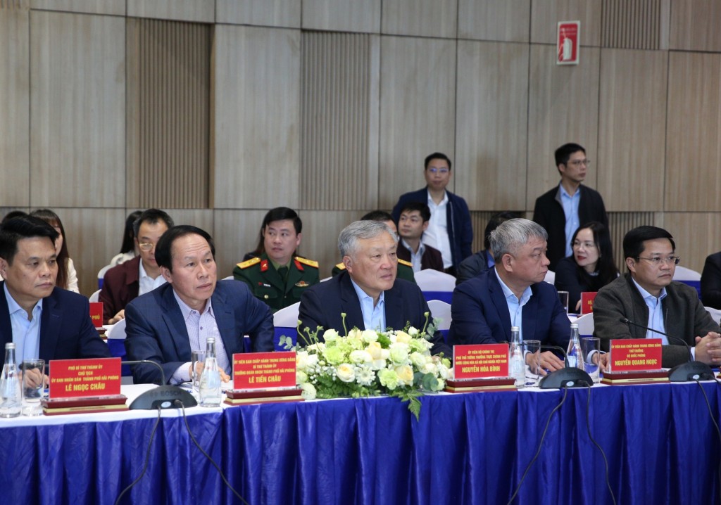 Phó Thủ tướng Thường trực Nguyễn Hòa Bình tin rằng Tập đoàn Vingroup nói chung và VinFast sẽ tiếp tục có những bước phát triển mới, thành công mới to lớn hơn - Ảnh: VGP/Nguyễn Hoàng