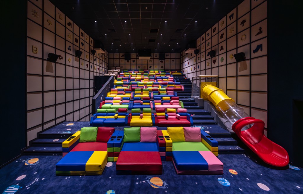 Hệ thống phòng chiếu hiện đại được thiết kế theo từng chủ đề riêng biệt.