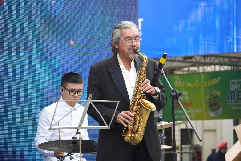 Những giai điệu về Hà Nội vang lên đắm say, tha thiết trong không gian đậm nét văn hóa