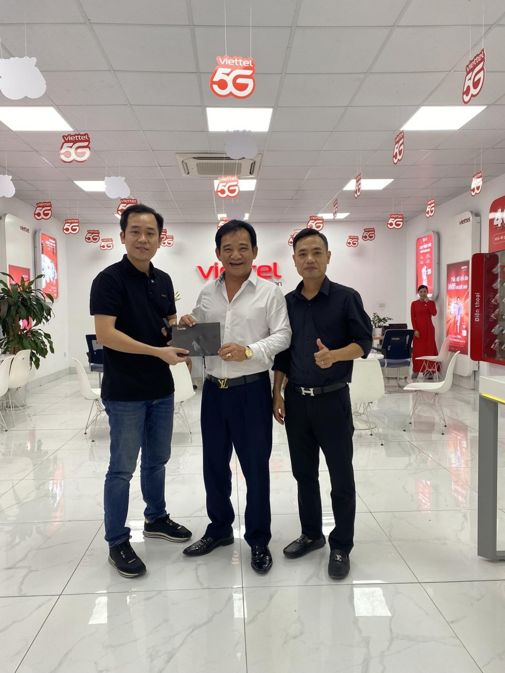 Sự lựa chọn của “đại gia chân đất” Quang Tèo mà một ví dụ tiêu biểu chứng minh cho uy tín của Sim24h và chuyên gia Tuấn SIM.