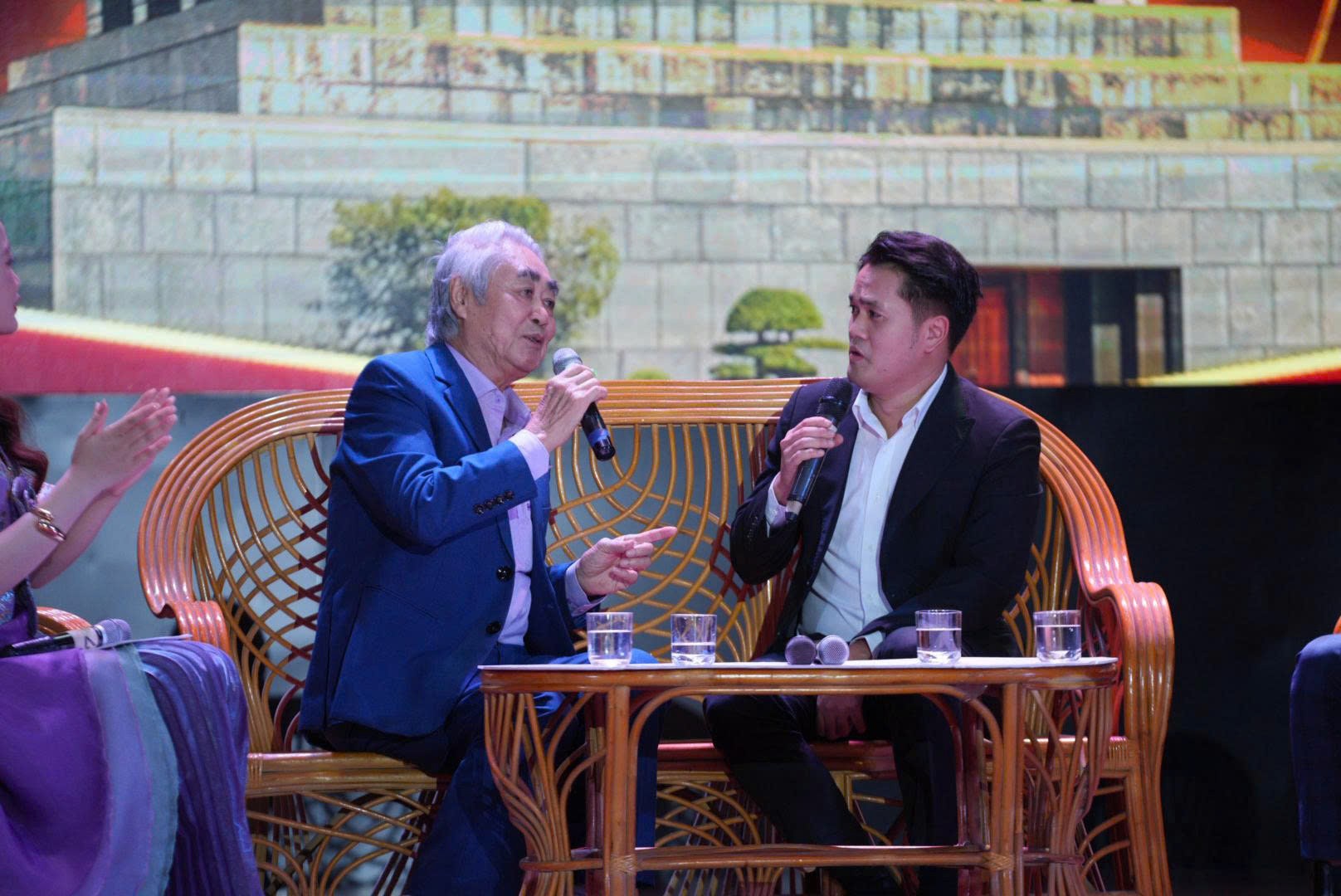 Điểm nhấn của chương trình là phần (Giao lưu giữa NSND Quang Thọ và ca sĩ Trường Linh)