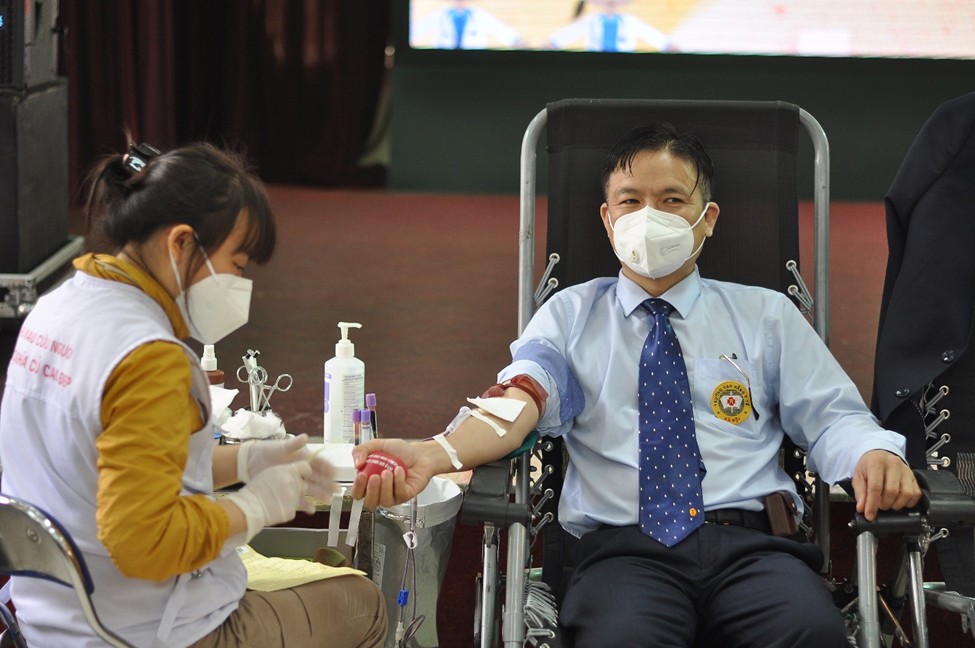 Trường Cao Đẳng Y tế Hà Nội phối hợp cùng Viện huyết học và truyền máu Trung ương tổ chức chương trình “Blouse trắng - Trái tim hồng”, lan tỏa thông điệp “Trao giọt máu hồng - Ươm mầm sự sống.