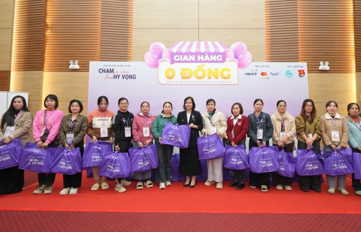 NAPAS, Mastercard và Payoo trao 2.010 suất tầm soát ung thư cho phụ nữ yếu thế