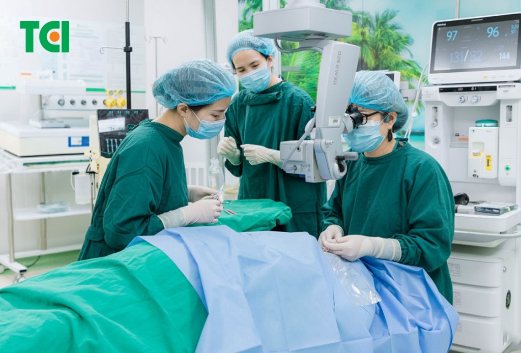 Khi bệnh lý mắt không còn của riêng tuổi già