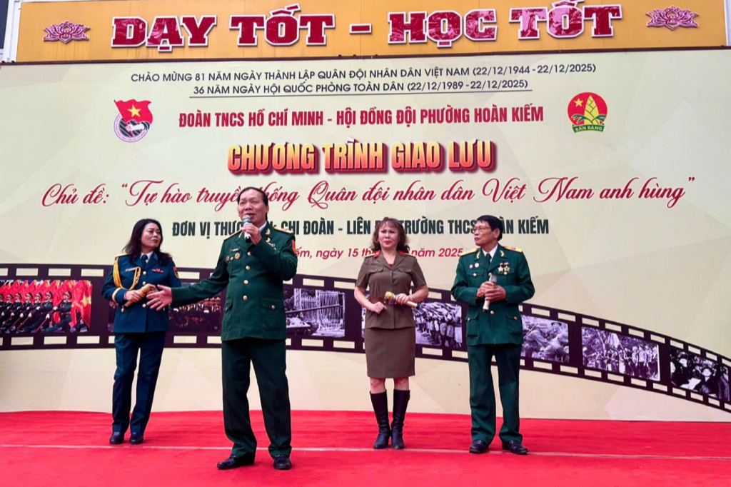 Tiết mục văn nghệ của các cựu chiến binh tại chương trình 