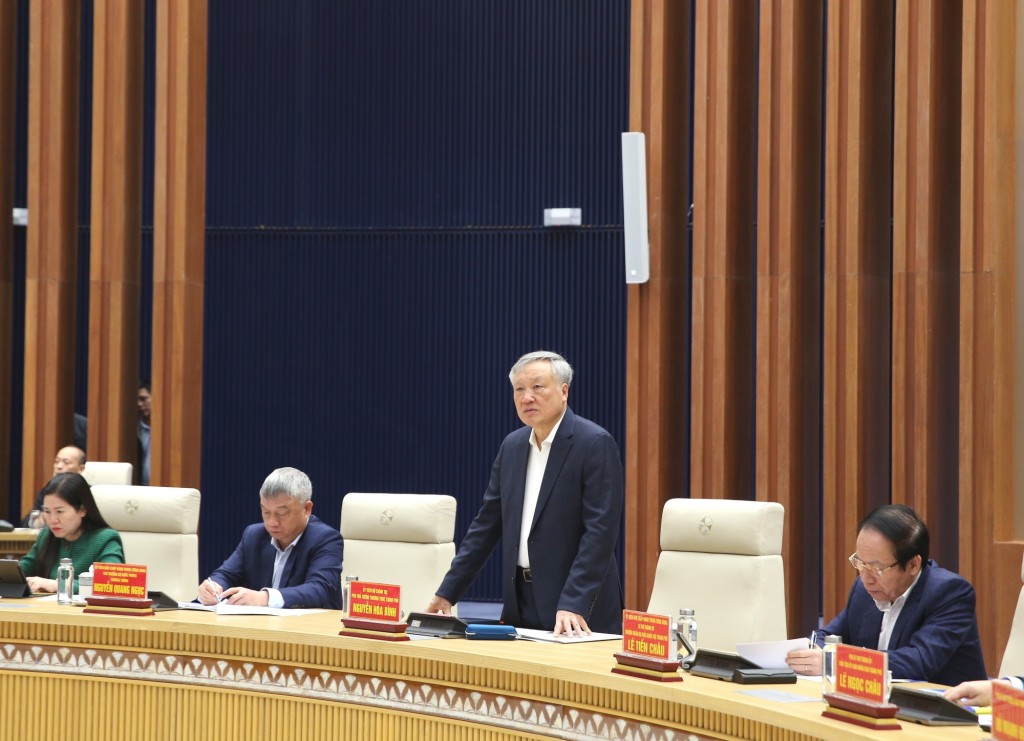 Thời gian tới, Phó Thủ tướng Thường trực Chính phủ Nguyễn Hòa Bình yêu cầu thành phố Hải Phòng tiếp tục tập trung tháo gỡ khó khăn, vướng mắc cho thúc đẩy phát triển sản xuất, kinh doanh - Ảnh: VGP/Nguyễn Hoàng