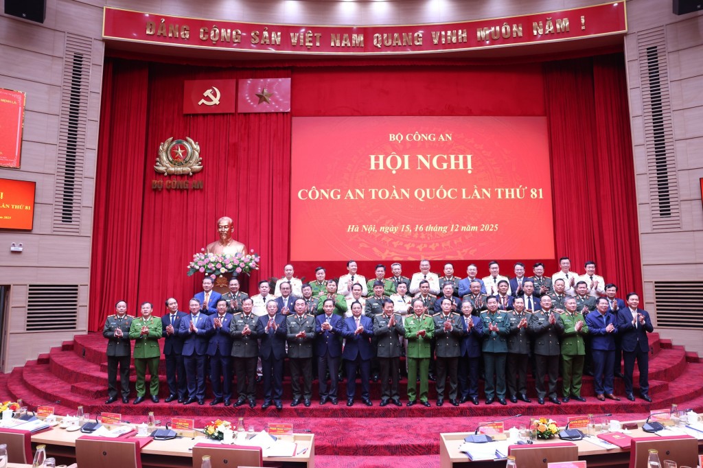 Thủ tướng Phạm Minh Chính với các đại biểu dự Hội nghị - Ảnh: VGP/Nhật Bắc