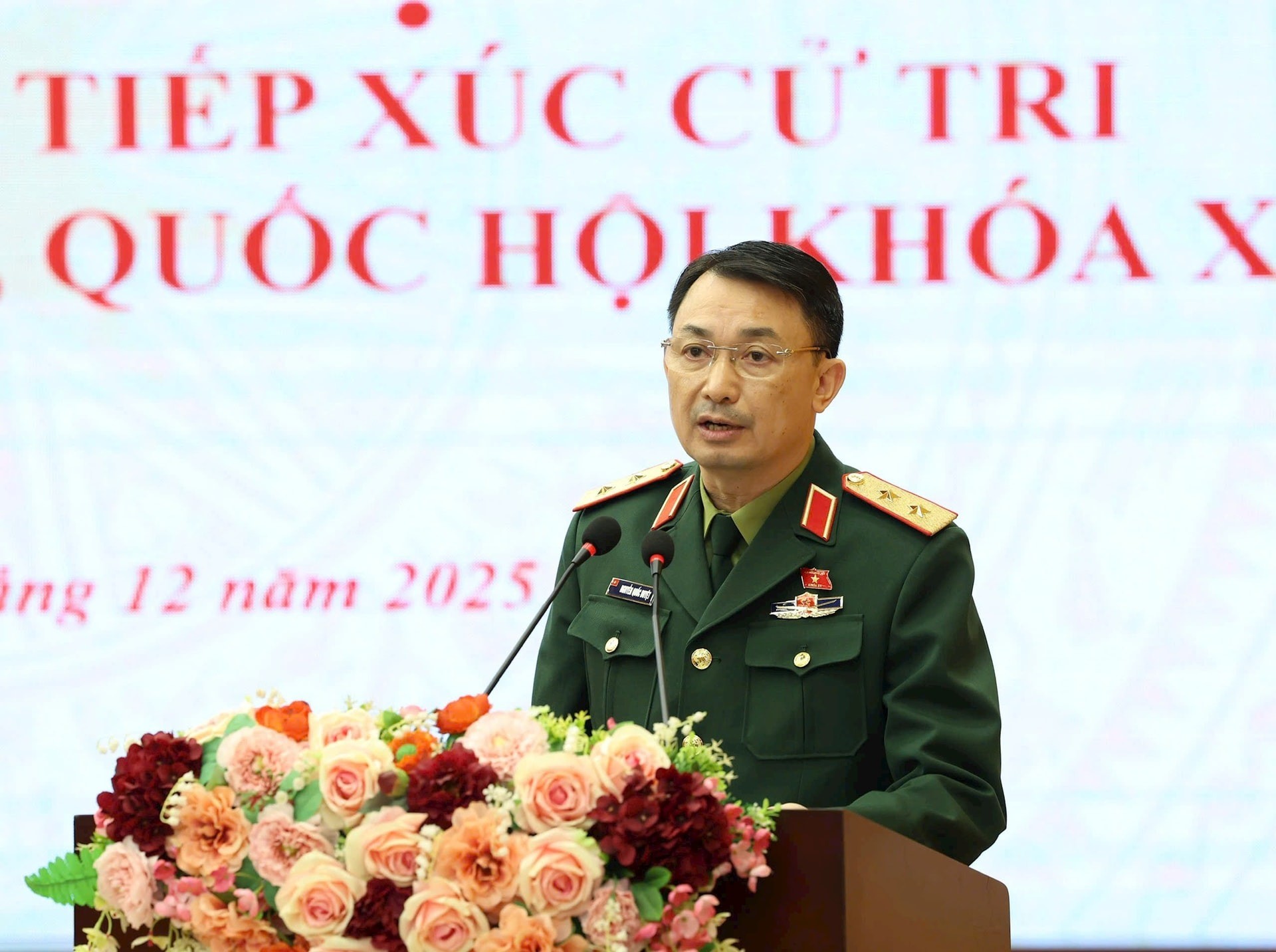 Đại biểu Nguyễn Quốc Duyệt báo cáo. Ảnh: Viết Thành