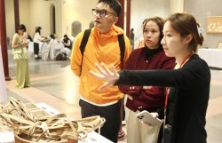 Khi giấy dó được “đánh thức” bởi những người trẻ…