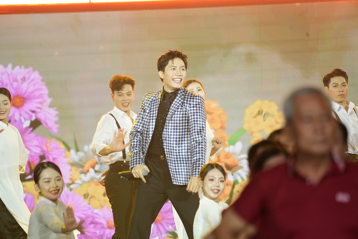 Nghệ thuật chạm cảm xúc tại Lễ khai mạc Đại hội TDTT Thủ đô Nghệ thuật chạm cảm xúc tại Lễ khai mạc Đại hội TDTT Thủ đô