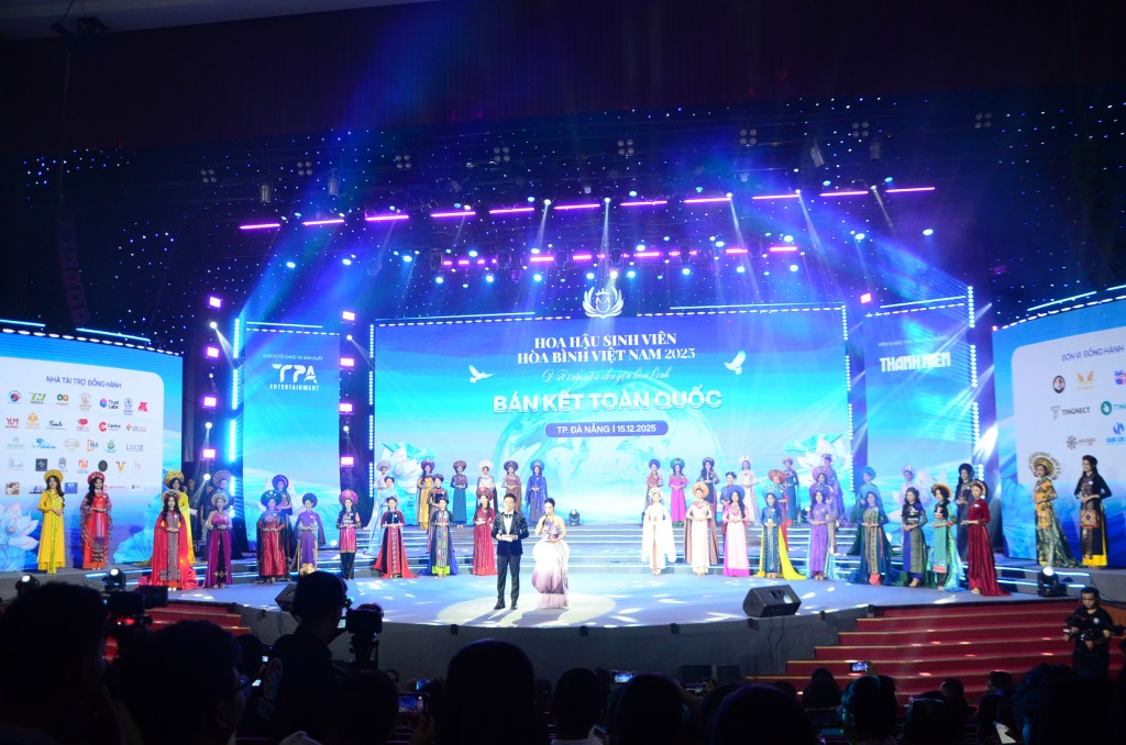 Top 44 thí sinh tham dự đêm bán kết Hoa hậu Sinh viên Hòa bình Việt Nam 2025 (Ảnh Đ.Minh) Top 44 thí sinh tham dự đêm bán kết Hoa hậu Sinh viên Hòa bình Việt Nam 2025 (Ảnh Đ.Minh)