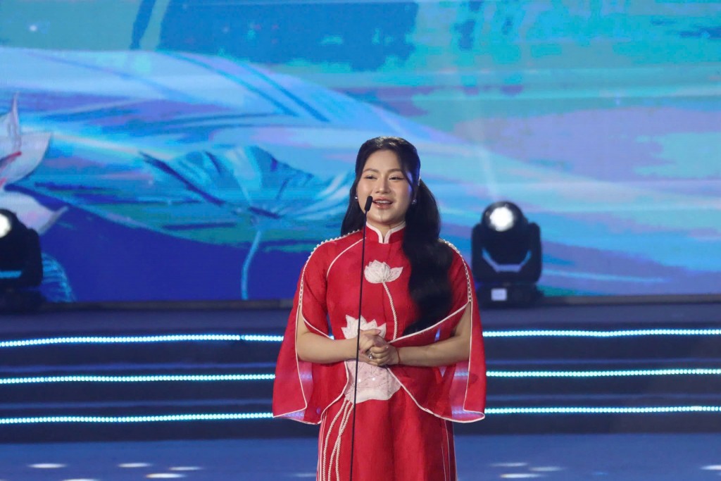 Bà Trương Thị Thu Trang, Chủ tịch Hội đồng Quản trị Công ty TNHH Truyền thông giải trí TPA Entertainment, Trưởng Ban tổ chức cuộc thi phát biểu tại chương trình (Ảnh Đ.Minh) Bà Trương Thị Thu Trang, Chủ tịch Hội đồng Quản trị Công ty TNHH Truyền thông giải trí TPA Entertainment, Trưởng Ban tổ chức cuộc thi phát biểu tại chương trình (Ảnh Đ.Minh)