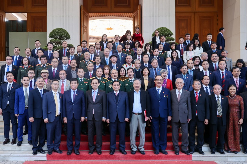 Thủ tướng cùng các đại biểu dự lễ kỷ niệm - Ảnh: VGP/Nhật Bắc Thủ tướng cùng các đại biểu dự lễ kỷ niệm - Ảnh: VGP/Nhật Bắc