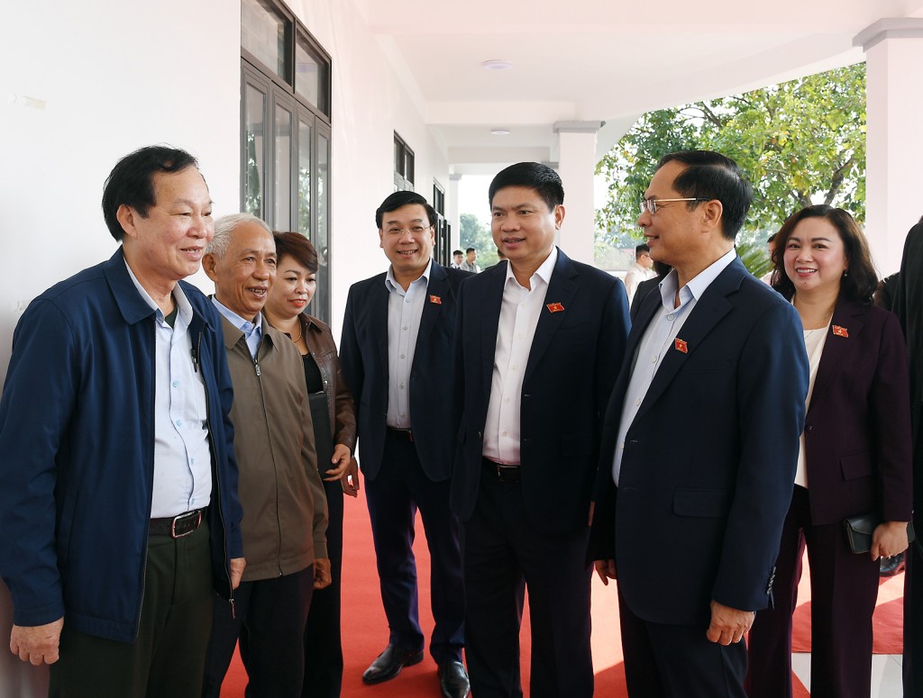 Phó Thủ tướng Chính phủ Bùi Thanh Sơn tiếp xúc cử tri các xã Bình Tuyền, Bình Xuyên, Xuân Lãng, Bình Nguyên, tỉnh Phú Thọ - Ảnh: VGP/Hải Minh Phó Thủ tướng Chính phủ Bùi Thanh Sơn tiếp xúc cử tri các xã Bình Tuyền, Bình Xuyên, Xuân Lãng, Bình Nguyên, tỉnh Phú Thọ - Ảnh: VGP/Hải Minh