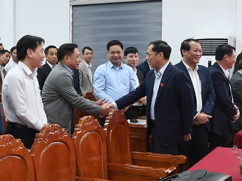 Phó Thủ tướng Chính phủ Bùi Thanh Sơn tiếp xúc cử tri các xã Bình Tuyền, Bình Xuyên, Xuân Lãng, Bình Nguyên, tỉnh Phú Thọ - Ảnh: VGP/Hải Minh Phó Thủ tướng Chính phủ Bùi Thanh Sơn tiếp xúc cử tri các xã Bình Tuyền, Bình Xuyên, Xuân Lãng, Bình Nguyên, tỉnh Phú Thọ - Ảnh: VGP/Hải Minh