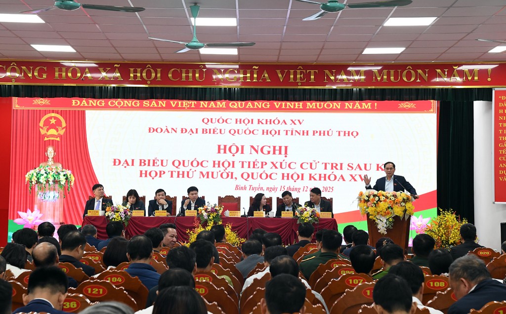 Theo Phó Thủ tướng, thành tựu quan trọng nhất là Việt Nam vẫn giữa vững được môi trường hòa bình, ổn định để phát triển trong bối cảnh thế giới có nhiều diễn biến rất phức tạp - Ảnh: VGP/Hải Minh Theo Phó Thủ tướng, thành tựu quan trọng nhất là Việt Nam vẫn giữa vững được môi trường hòa bình, ổn định để phát triển trong bối cảnh thế giới có nhiều diễn biến rất phức tạp - Ảnh: VGP/Hải Minh