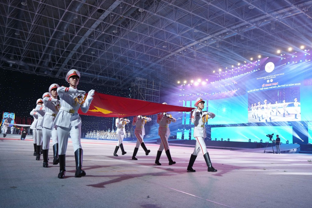 Đoàn nghi lễ rước cờ Tổ quốc vào lễ đài Đoàn nghi lễ rước cờ Tổ quốc vào lễ đài