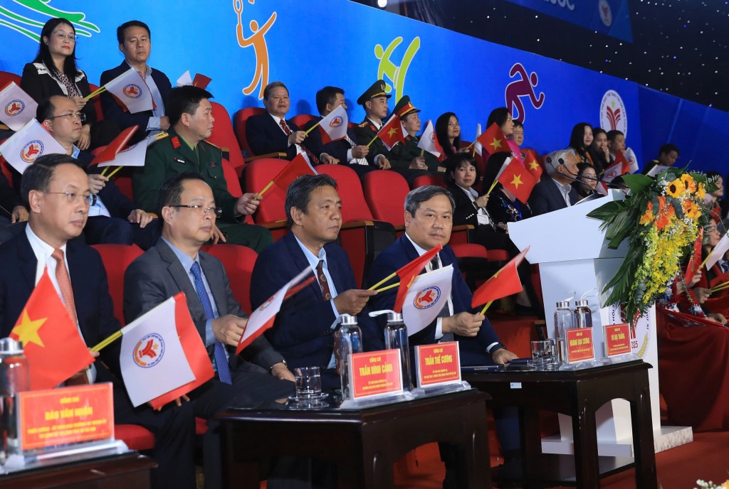 Các vị đại biểu tham dự chương trình Các vị đại biểu tham dự chương trình