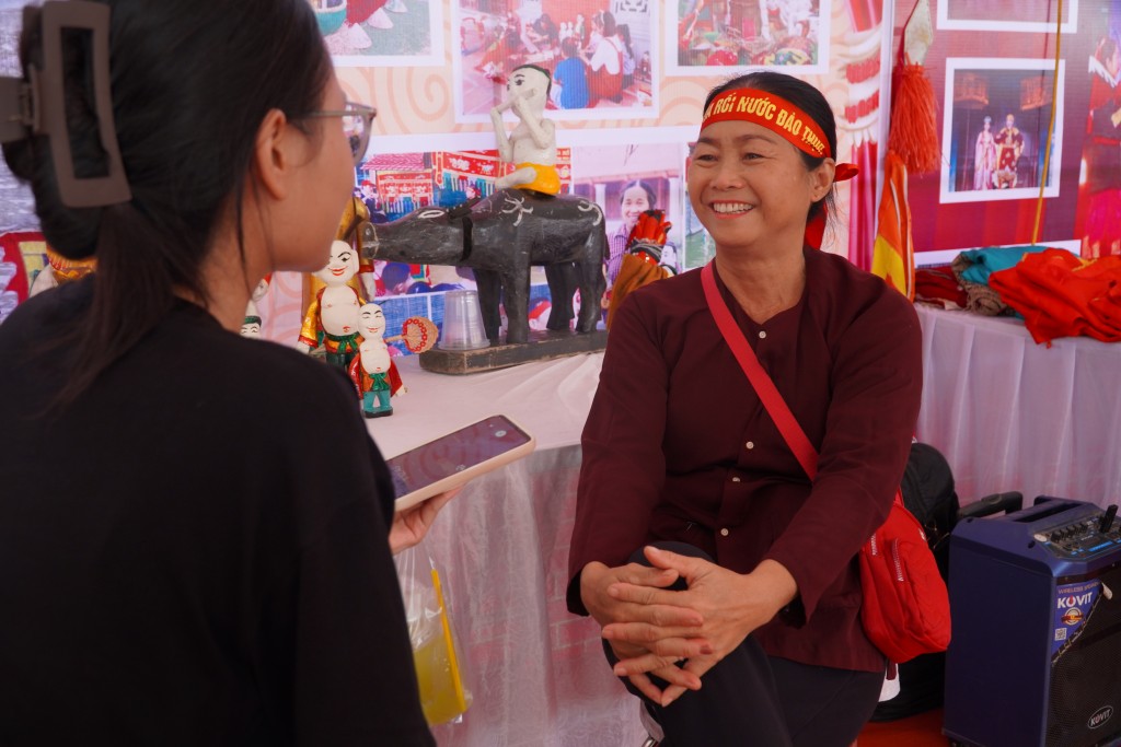 Không gian thủy đình và nghệ nhân – nơi những câu chuyện về nghề được nhóm sinh viên ghi lại và chuyển hóa thành chất liệu truyền thôn Không gian thủy đình và nghệ nhân – nơi những câu chuyện về nghề được nhóm sinh viên ghi lại và chuyển hóa thành chất liệu truyền thôn