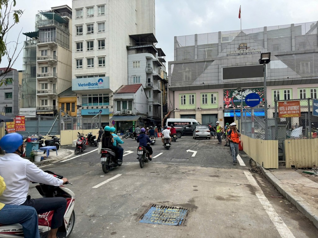 Thu gọn rào chắn dự án đường sắt đô thị Nhổn ga Hà Nội