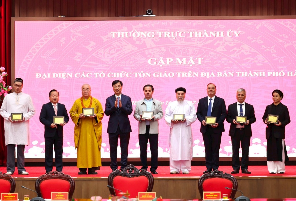 Hà Nội luôn trân trọng những đóng góp trách nhiệm, nghĩa tình của các tổ chức tôn giáo Hà Nội luôn trân trọng những đóng góp trách nhiệm, nghĩa tình của các tổ chức tôn giáo