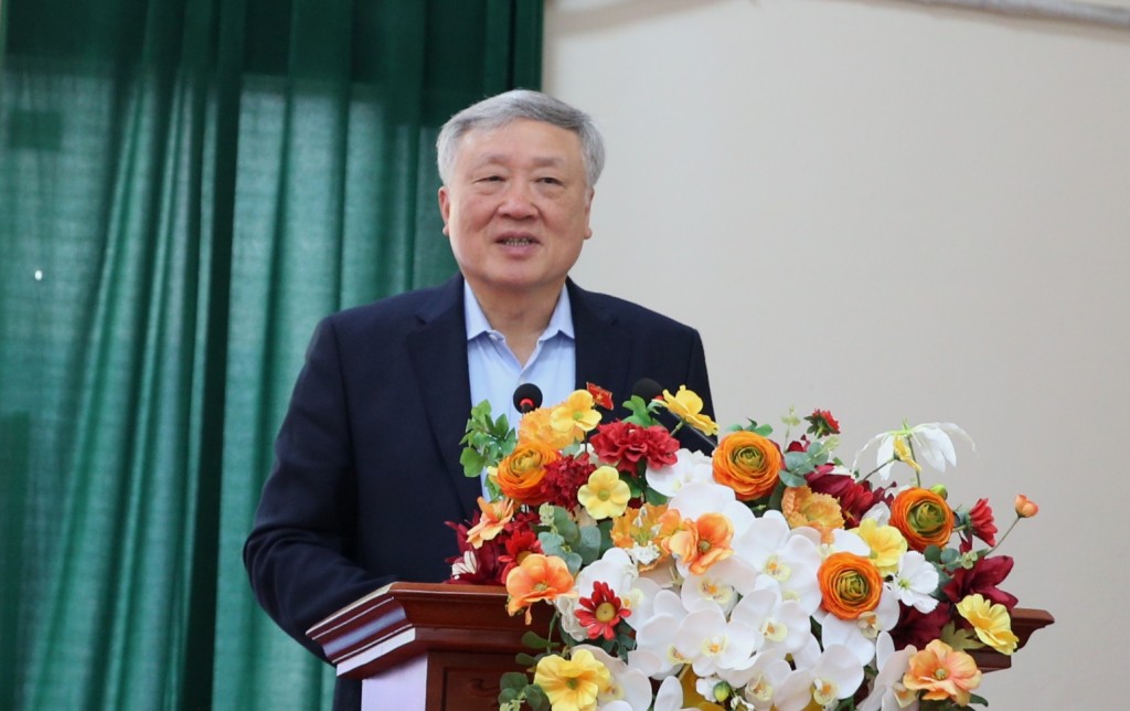 Phó Thủ tướng Thường trực Chính phủ Nguyễn Hòa Bình trao đổi, trả lời ý kiến, kiến nghị của cử tri - Ảnh: VGP/Nguyễn Hoàng