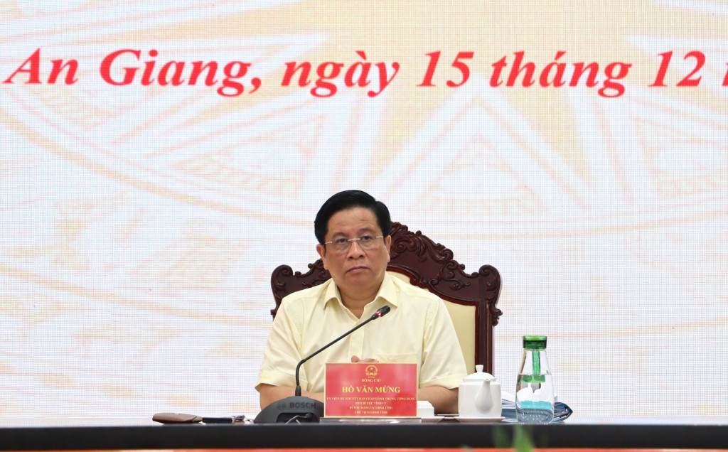 Chủ tịch UBND tỉnh Hồ Văn Mừng phát biểu chỉ đạo tại cuộc họp (ảnh: Như Ngọc) Chủ tịch UBND tỉnh Hồ Văn Mừng phát biểu chỉ đạo tại cuộc họp (ảnh: Như Ngọc)