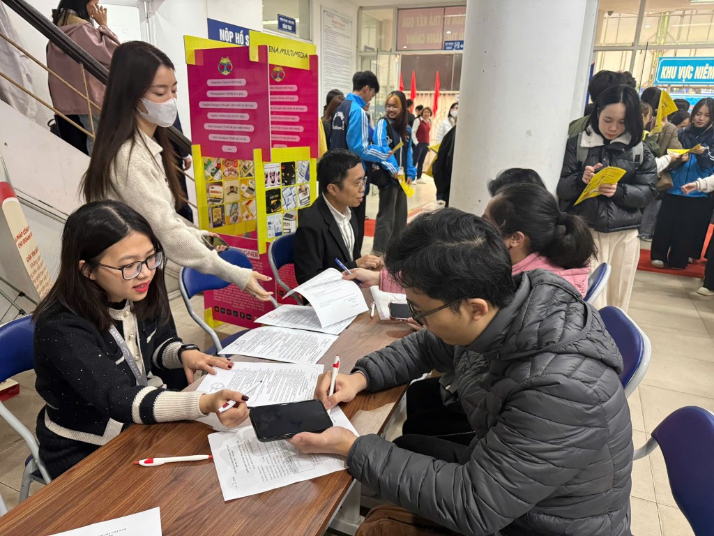 Chính thức kích hoạt Cổng thông tin việc làm thành phố Hà Nội Chính thức kích hoạt Cổng thông tin việc làm thành phố Hà Nội