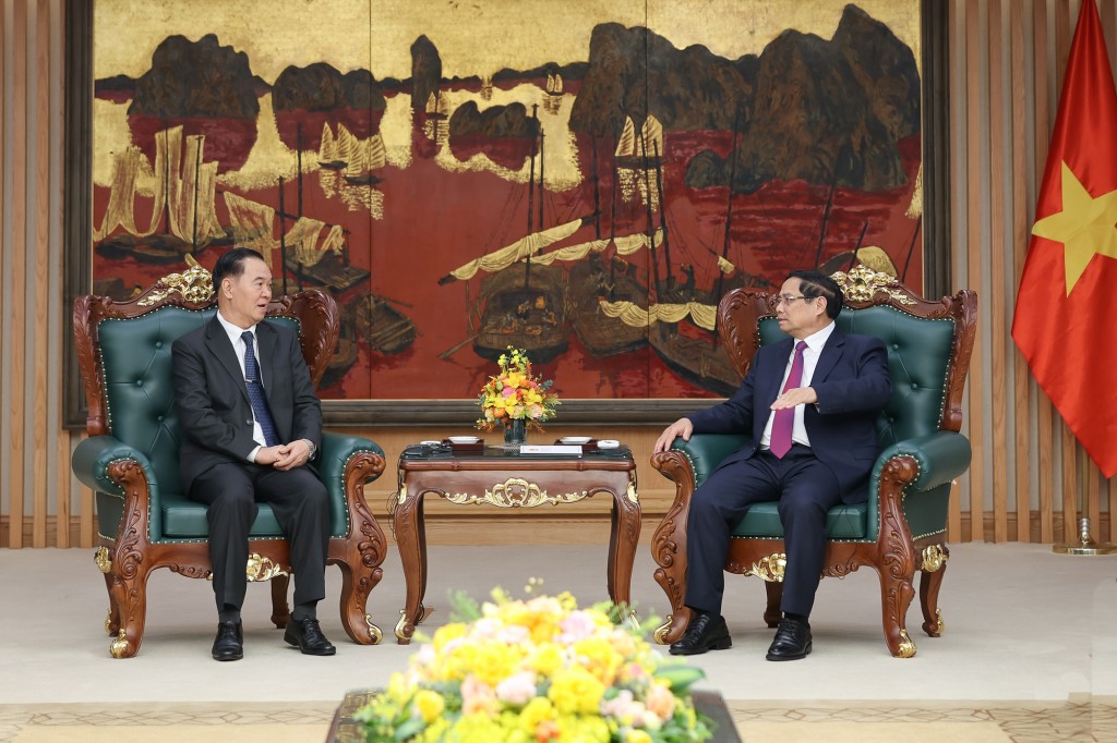 Thủ tướng khẳng định Việt Nam luôn dành ưu tiên cao nhất cho quan hệ với Lào, sẵn sàng đồng hành và hỗ trợ Lào trong khả năng của mình, trong đó có lĩnh vực giáo dục - Ảnh: VGP/Nhật Bắc Thủ tướng khẳng định Việt Nam luôn dành ưu tiên cao nhất cho quan hệ với Lào, sẵn sàng đồng hành và hỗ trợ Lào trong khả năng của mình, trong đó có lĩnh vực giáo dục - Ảnh: VGP/Nhật Bắc