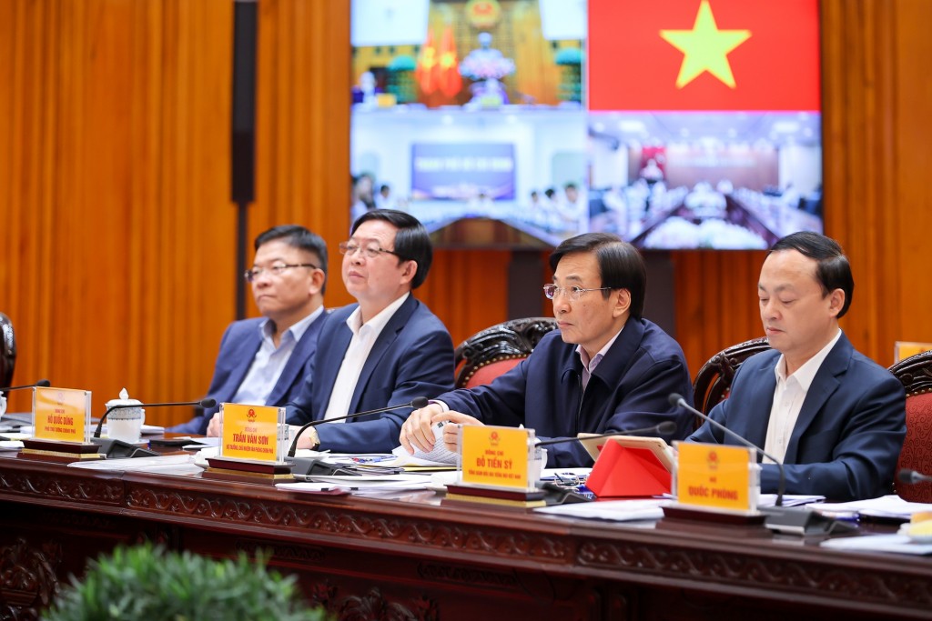 Các Phó Thủ tướng và đại biểu tham dự Phiên họp - Ảnh: VGP/Nhật Bắc Các Phó Thủ tướng và đại biểu tham dự Phiên họp - Ảnh: VGP/Nhật Bắc